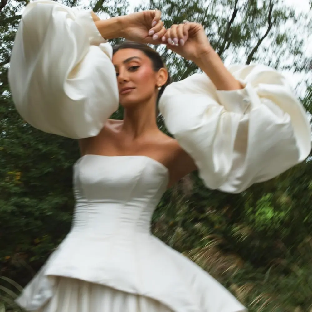 

2026 New Arrival Women’s Elegant White Balloon Sleeve Long Sleeve Top – Trendy Satin Puff Sleeve Blouse for Party & Wedding