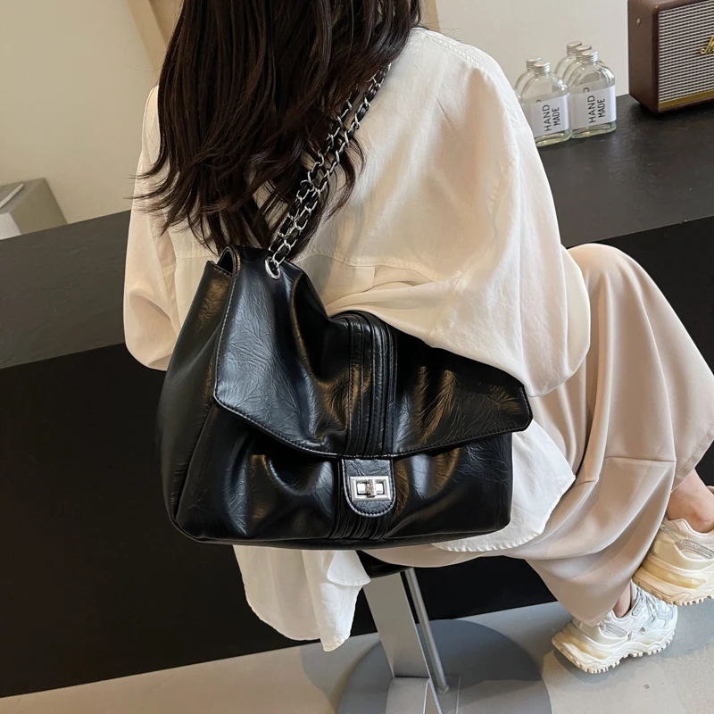 Classic Fashion Trend Women\'s Large Capacity Handbag 2024Solid Chain Embellished Single Shoulder Crossbody Purse Black White