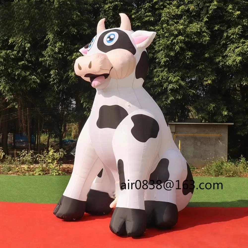 La mascotte gonfiabile del fumetto della mucca da latte gonfiabile gigante su misura fa esplodere il toro del bestiame per la pubblicità di promozione agricola