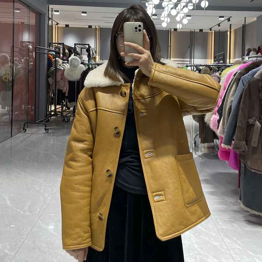 

Janefur Women‘s Sheep Shearling Warm Coat Lamb Fur Coat Real Sheepskin Fur Female Jacket Brown JFB9-25008