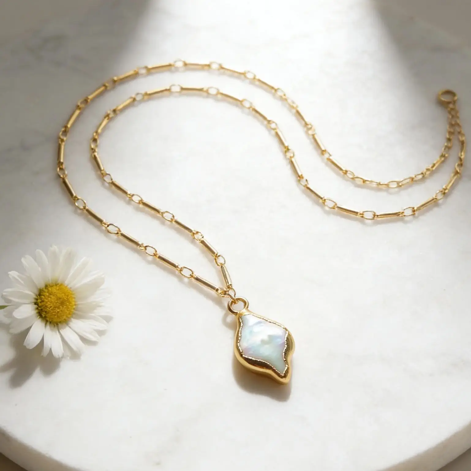 

WT-N831 WKT Natural Pearl Necklace & Pendant for Women Gift,Random Shape Charm Pearl Pendant Gold Electroplated Necklace