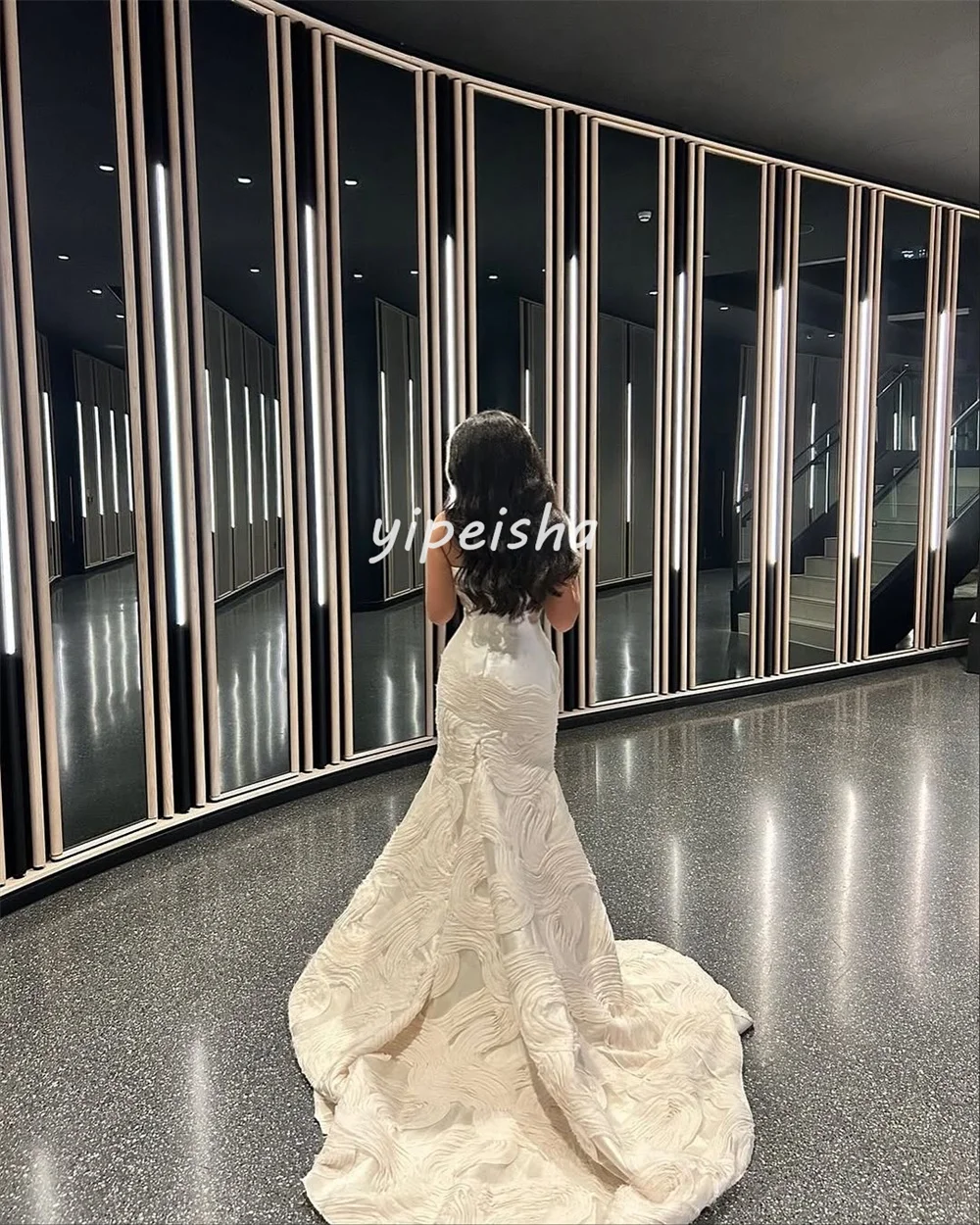 カスタマイズされたファッションセクシーなプリーツシャーリングマーメイドストラップレスロングドレスオーダーメイドの特別な日のドレス絶妙なサイズが利用可能クラシック