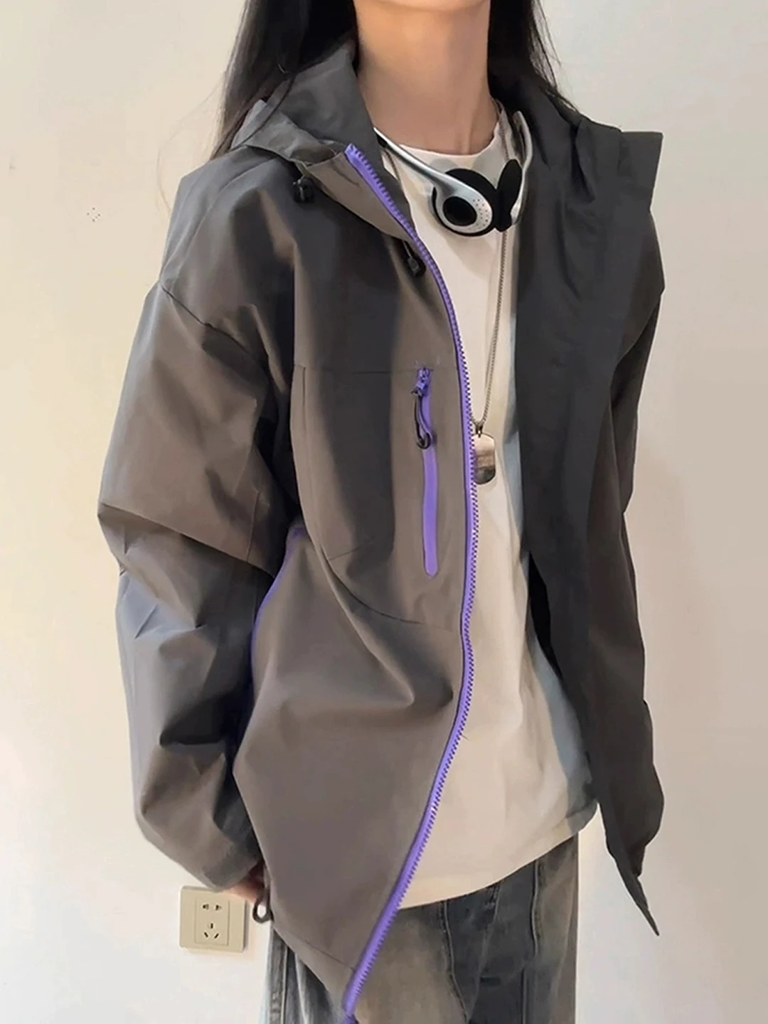 

Мужская короткая куртка-софтшелл серого цвета с капюшоном для велоспорта, пеших прогулок и альпинизма, осенняя коллекция, молодежный стиль