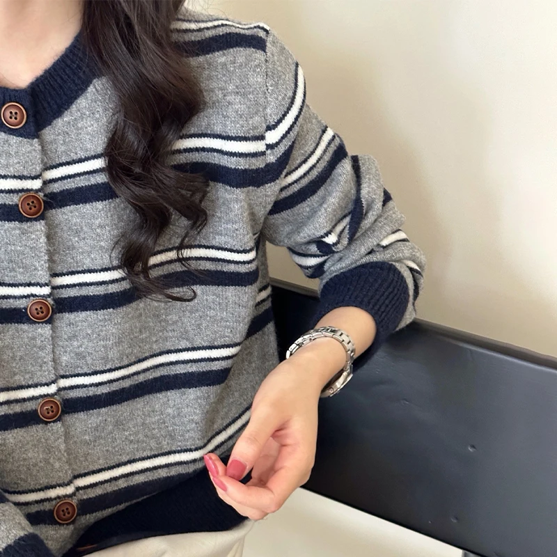 

Korean Retro Striped Round Neck Long Sleeve Versatile Casual Knitted Cardigan For Women