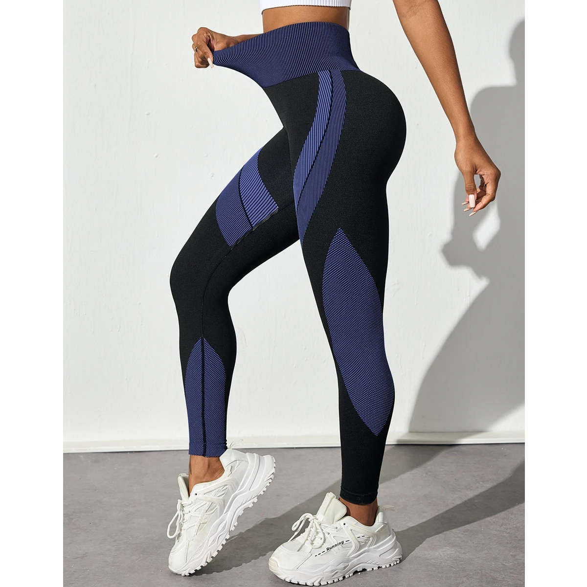 

Women's Seamless Yoga Pants Breathable High Waist Tight Hip Lift Contrasting Black White Color Long Striped Sports Yoga Pants