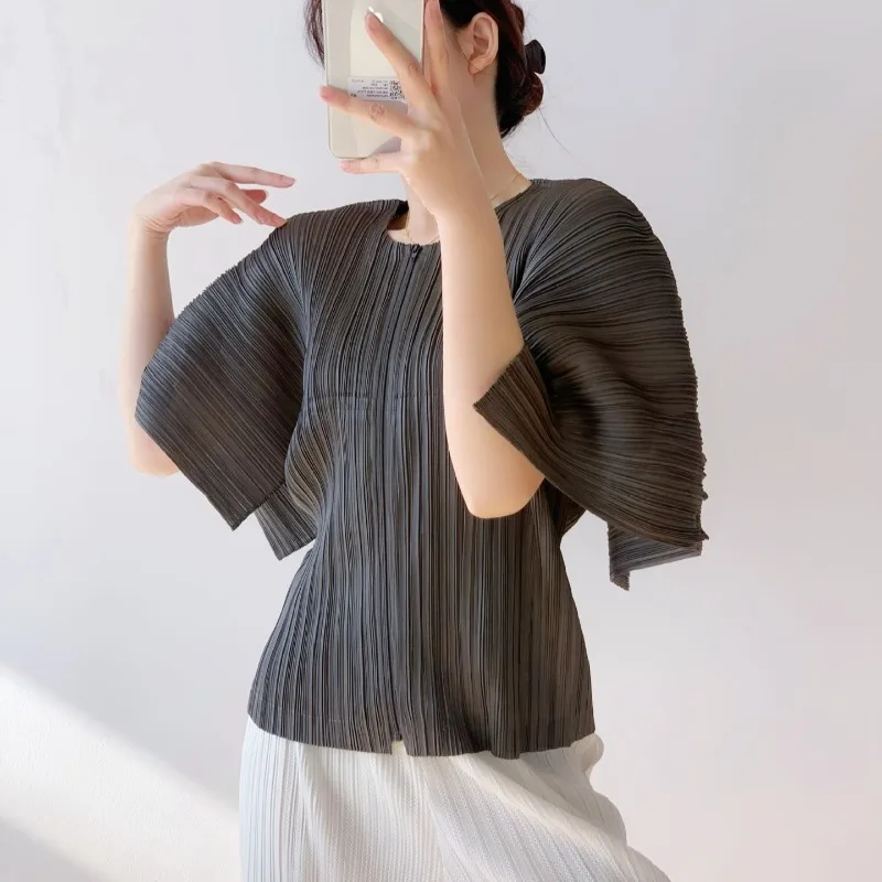  Pleated T-Shirt 2026 New Jacket with Loose Pleated Design Zip-Up Short-Sleeve Top Cardigan Simple Stretch Women's Wear