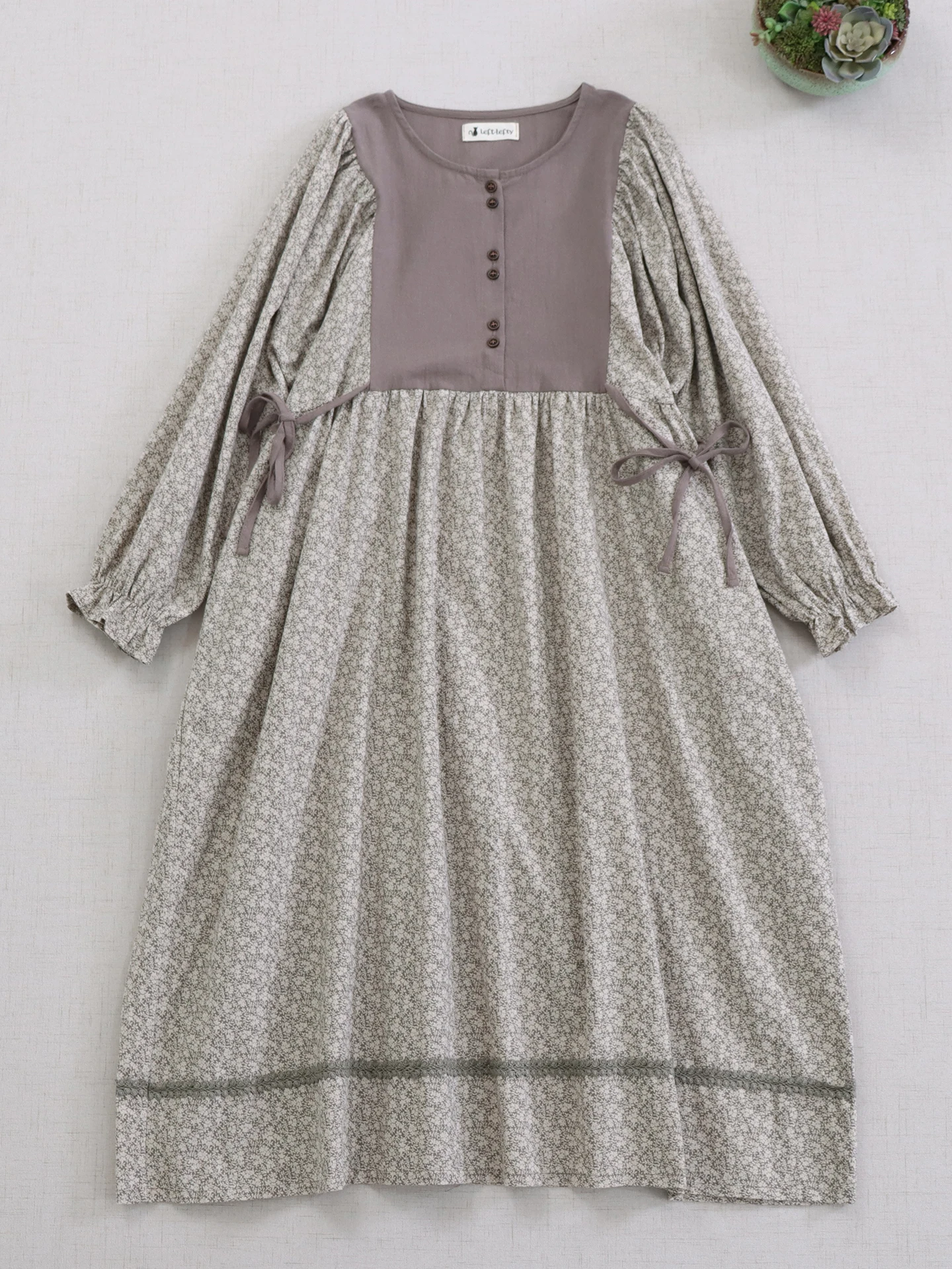 เดรสยาวสไตล์โมริเกิร์ลญี่ปุ่น ดีไซน์หวานละมุน ลายดอกไม้ วินเทจ คอทรงกลม แขนทรงกระบอก ผ้าลูกไม้ผูกเอว ทรงเอไลน์ สำหรับผู้หญิง