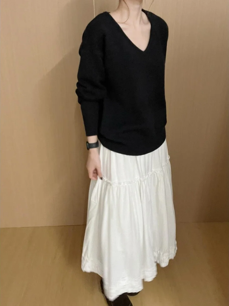 Ladies Knee-Length White Half Skirt Age-Defying Style Mid-Waist Design Versatile Fashionable Spring Autumn Seasonal Skirt