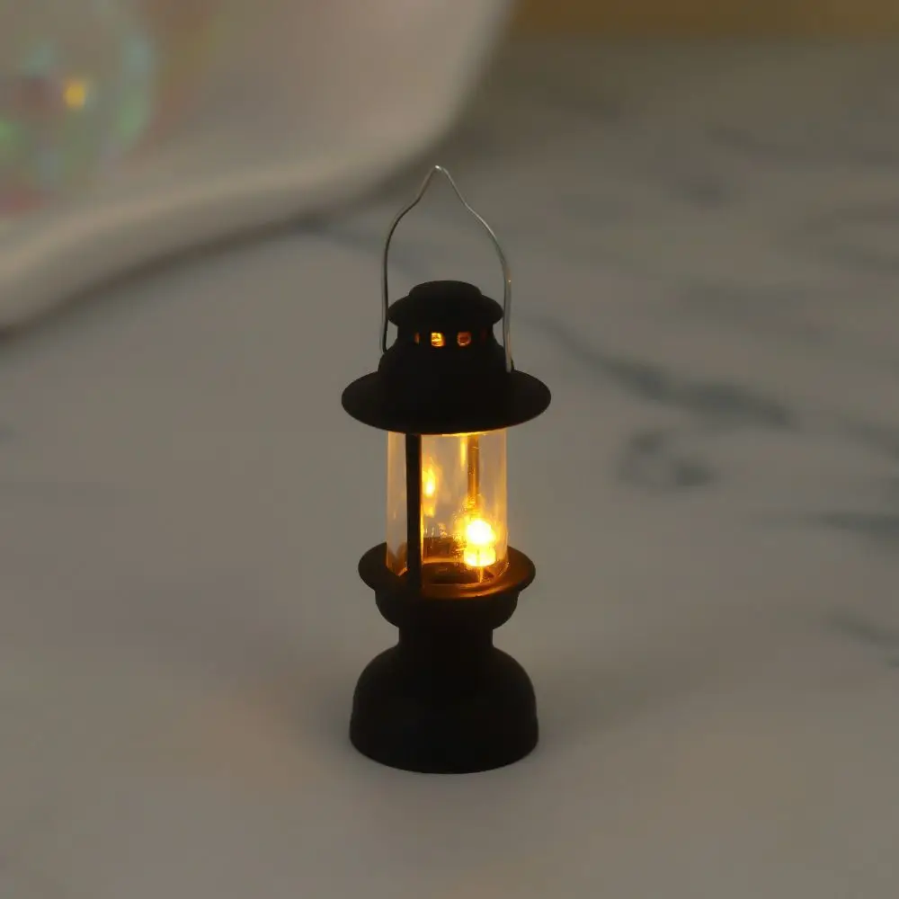 Lampu Lilin Elektronik LED Retro Lampu Hangat Kreatif Lampu Malam Mini Persegi dengan Kait Lampu Suasana LED Tanpa Api Tahun Baru