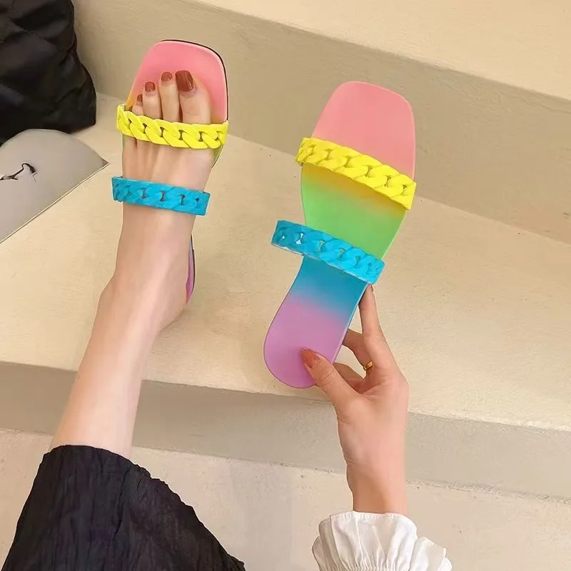 

Летние женские новые выпускные пляжные туфли радужного цвета, женские сандалии с одним словом, повседневные тапочки на плоской подошве желейного цвета