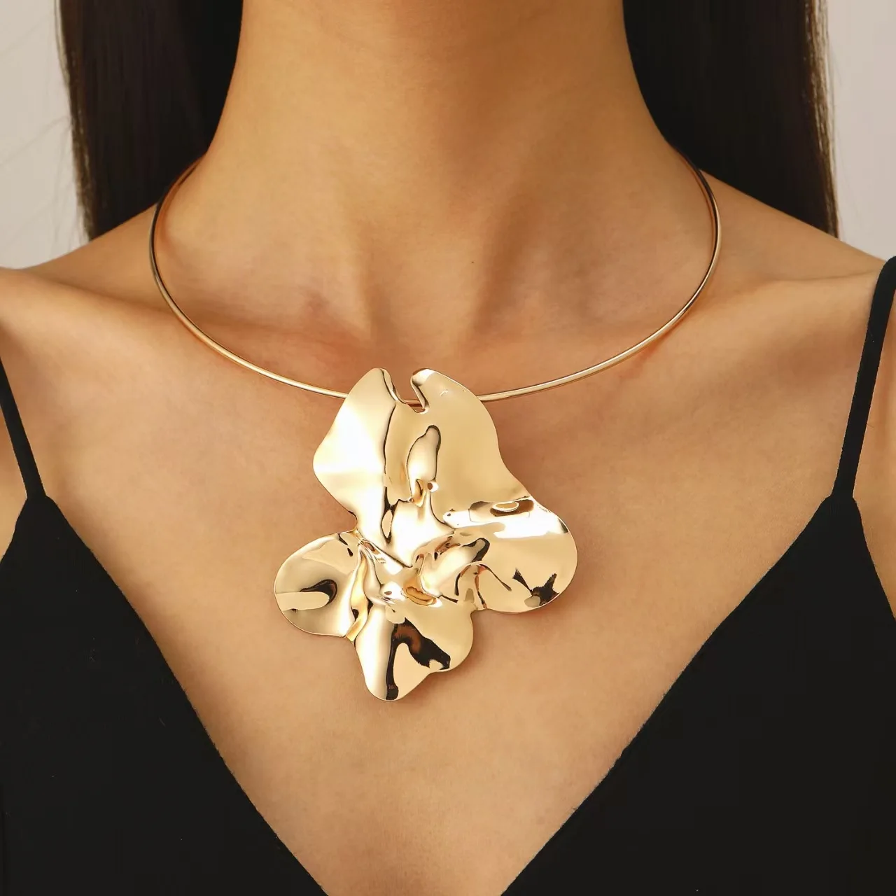 Vintage Smooth Golden Metal Thin Choker Necklace for Women Trendy Sun Pendant Necklace Torques Summer Neck Chain Jewelry