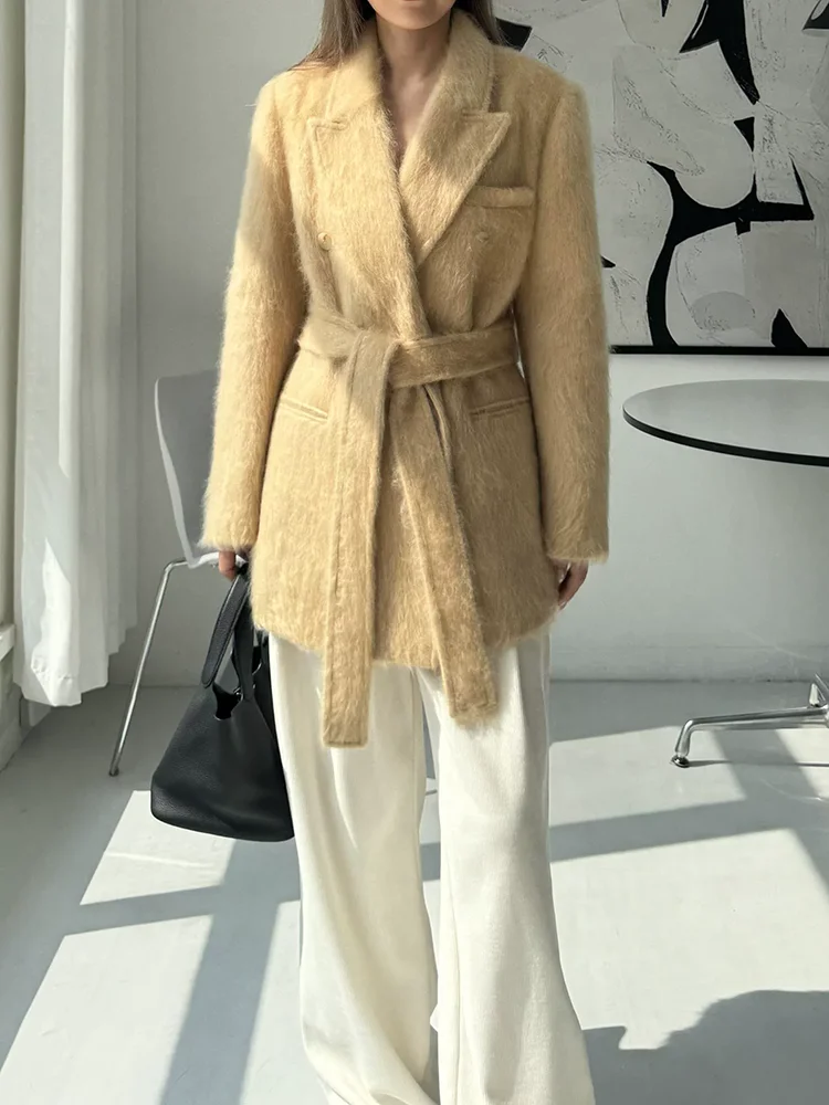 High-end off-white wool and cashmere coat for women in autumn and winter 2026, short camel-colored woolen coat