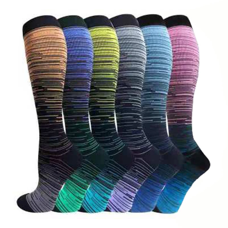 Kompression socken für Männer Frauen Weihnachten Halloween Schädel Kopf Gradient gestreifte Nylon Sports ocken elastische Erleichterung für Varikozele