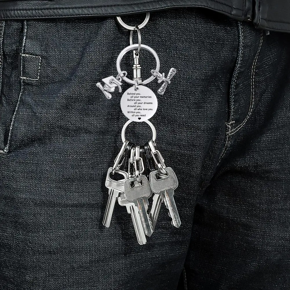 Porte-clés de remise de diplôme en acier inoxydable classe de 2025 porte-clés de remise de diplôme pour les diplômés du lycée universitaire en acier inoxydable pour elle