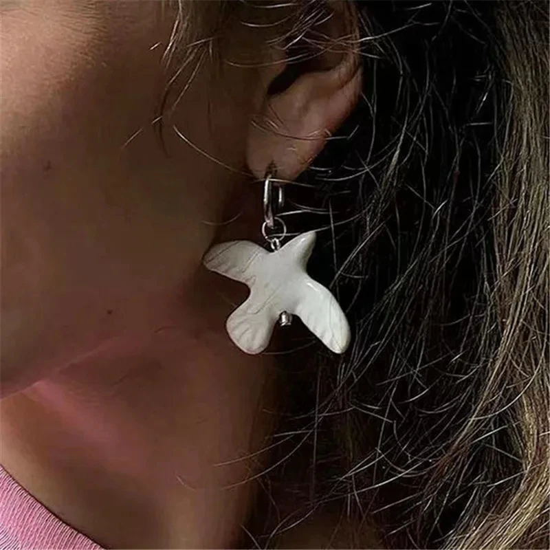 New Metal Geometric Round Ear Hoop White Peace Dove Earrings For Women European American Style Personality Jewelry Gift