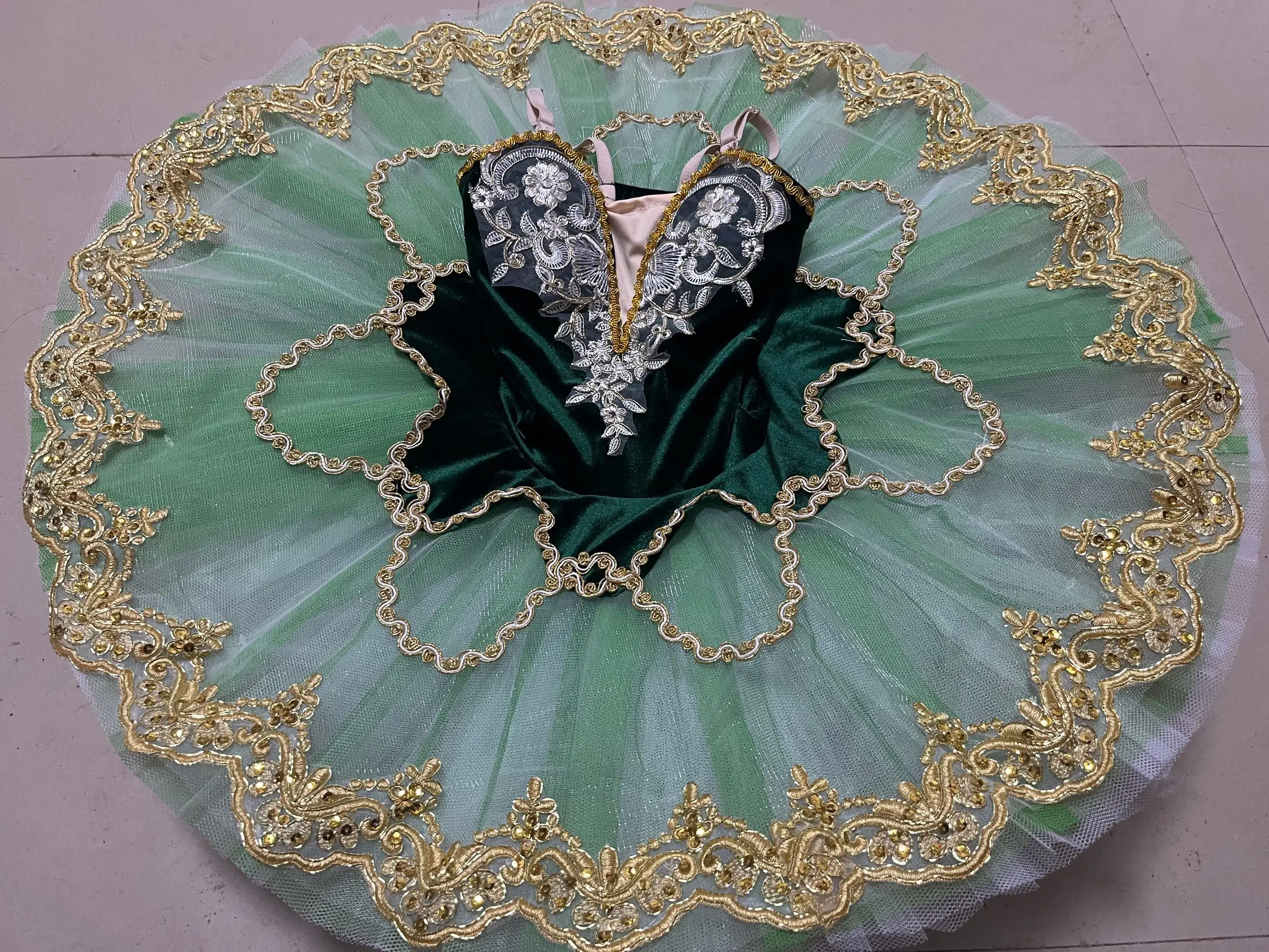 ชุดบัลเลต์เด็กมืออาชีพ สีเขียว กระโปรงบัลเลต์แบบ tutu ชุดบัลเลต์นกหงษ์โลมา ชุดบัลเลต์เด็ก ชุดการแสดงบัลเลต์เจ้าหญิงนิทรา