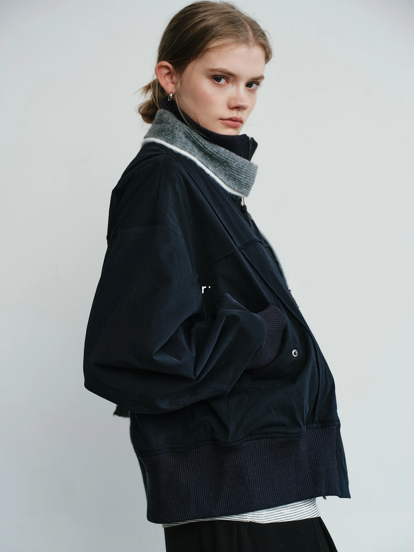 

Куртка Aevum Form 2025 осенне-зимняя новая, из смесового хлопка, с воротником-стойкой, ребристой отделкой, утепленная, с длинными рукавами, на молнии