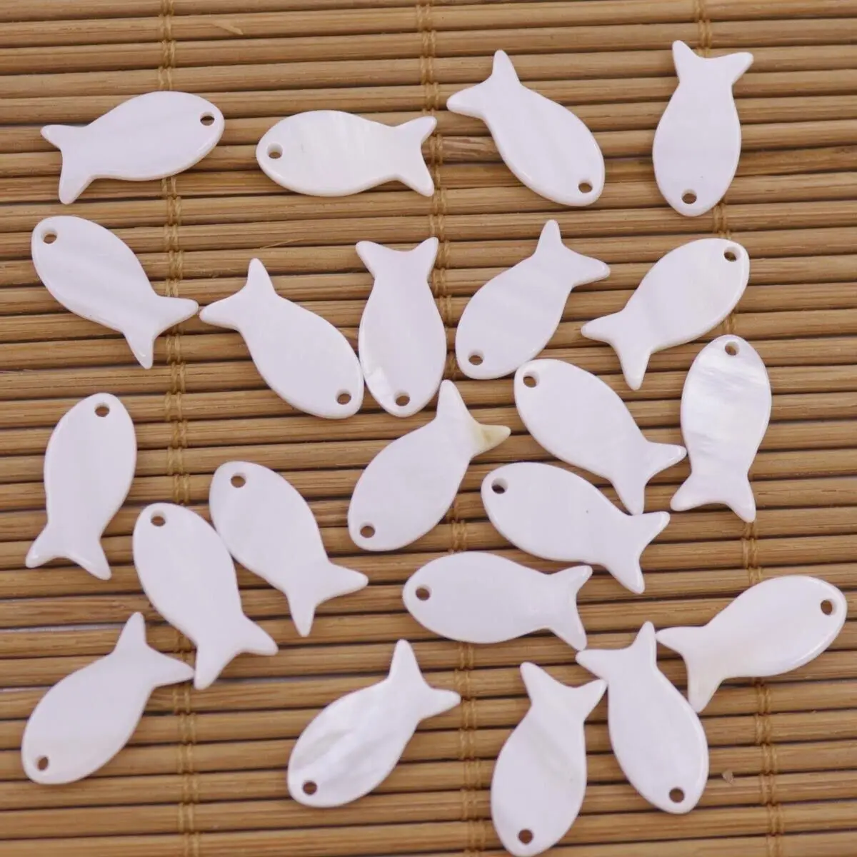 Coquille de poisson en nacre blanche naturelle, breloques en nacre, perles uniques pour bijoux, accessoires de bricolage, artisanat exécutif, 8mm x 16mm, 10mm x 23mm, 50 pièces