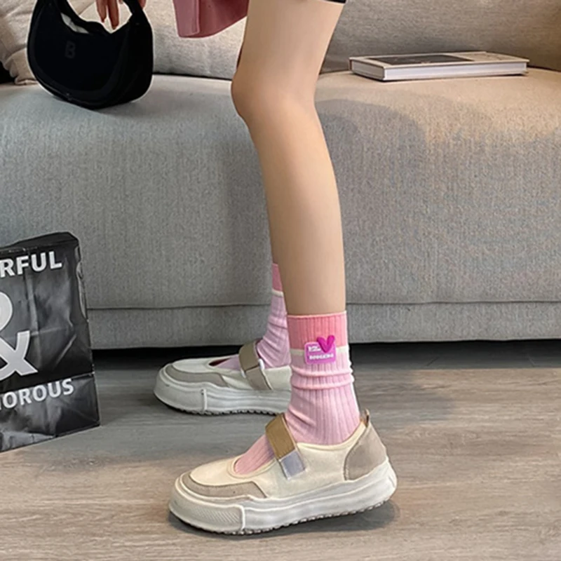 1/4 Paar Damen-Socken mit herzförmigem Logo, mittlere Röhre, Frühling und Sommer, dünn, atmungsaktiv, modisch, Dopaminfarben, lässige Socken – Detail 6