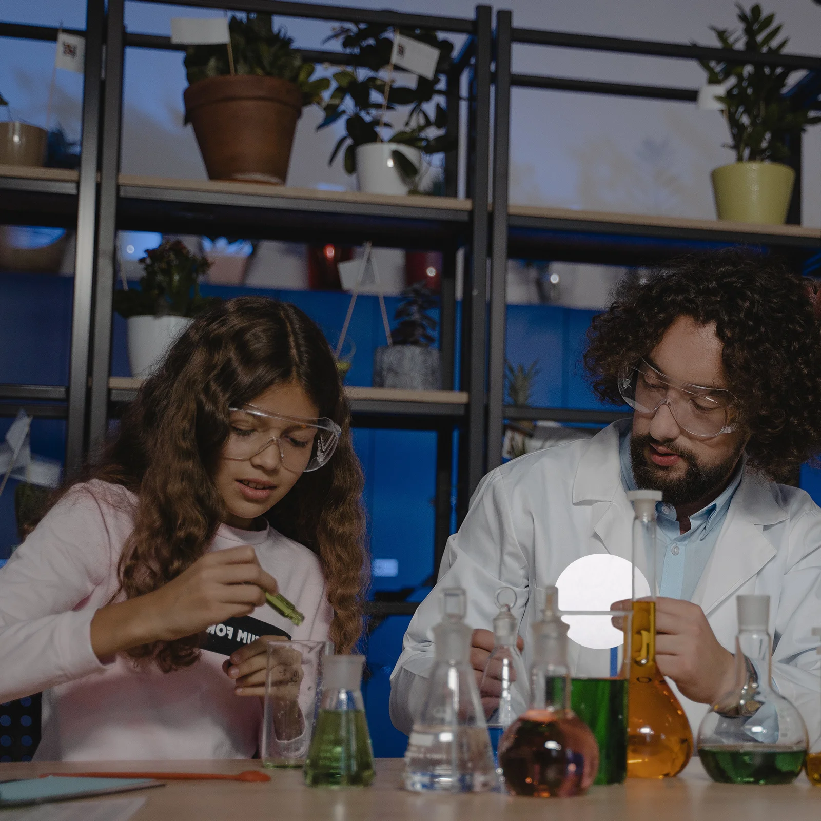 

100Pcs Medium Flow Rate Qualitative Filter Paper 7cm Diameter Discs for General Chemistry Practical Experiments High Retention