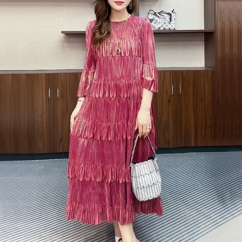 เดรสพลีทผู้หญิงแบบใหม่: เดรสทรงเสื้อยืดหลวมๆ ดีไซน์หรูหรา พร้อมพู่ห้อยและชายกระโปรงแบบหลายชั้น ไซส์ใหญ่ ช่วยพรางหุ่น ให้ลุคผู้ใหญ่สง่างาม (w1825)
