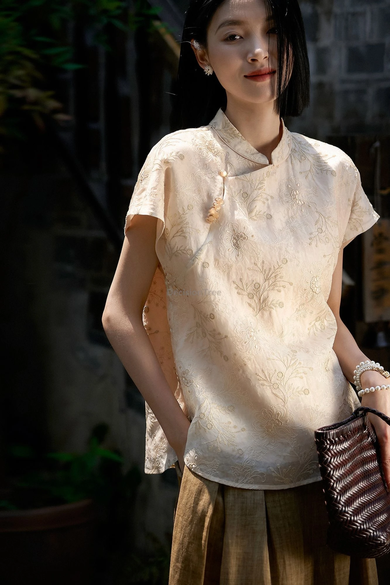 

2025 exquisite embroideried chinese qipao top retro gentle temperament women's garment summer new elegant lady daily blouse