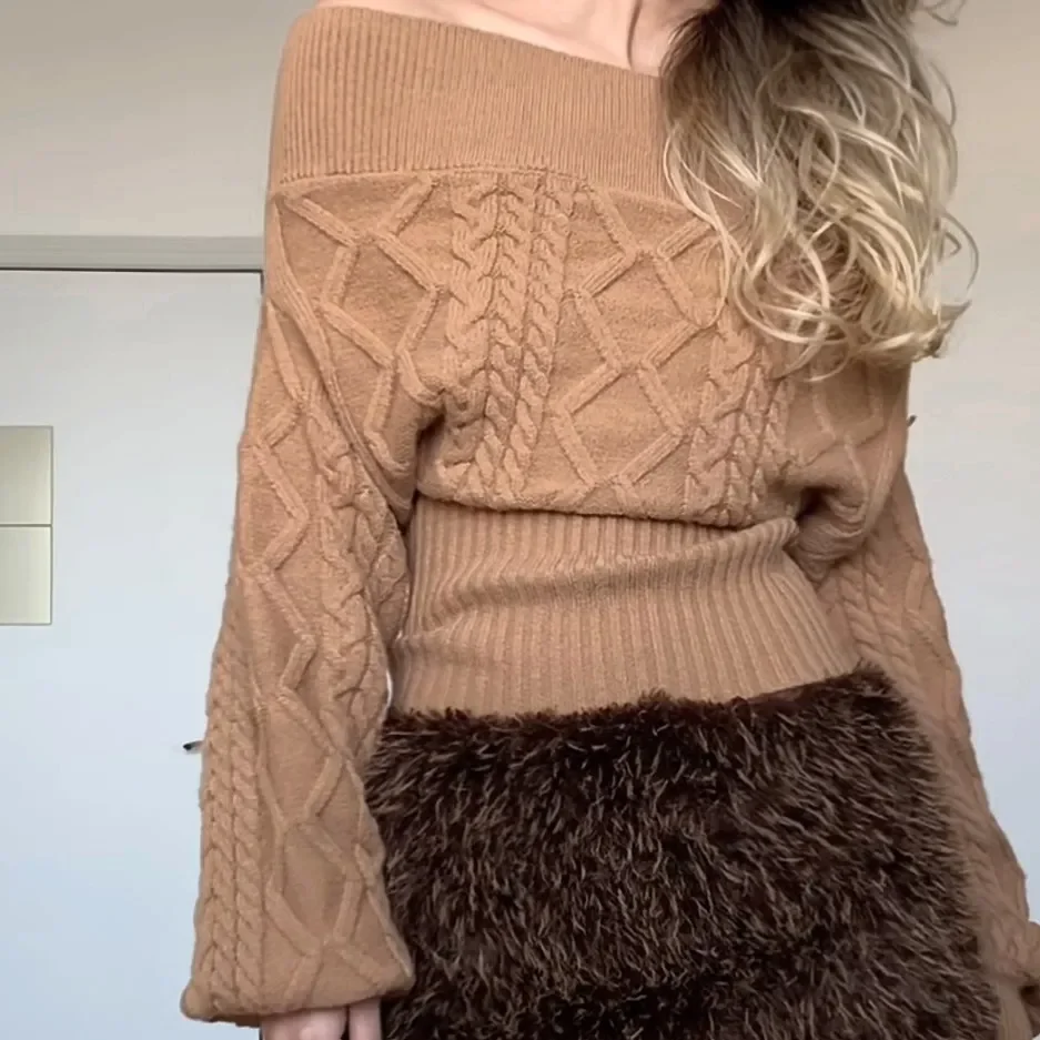 Grosso tecido z-padrão camelo um ombro cintura fina viajando estilo coreano camisola de malha para mulher 2025 outono e inverno