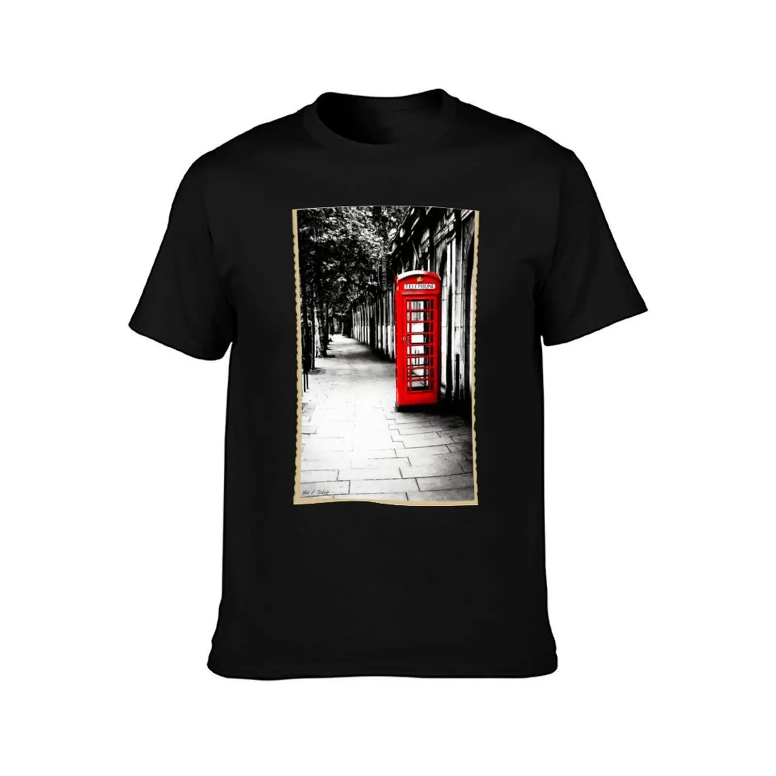 London Calling - London Red Telephone Booth - Classic British Phone Box T-Shirt Breathable Basic Cotton T-Shirt