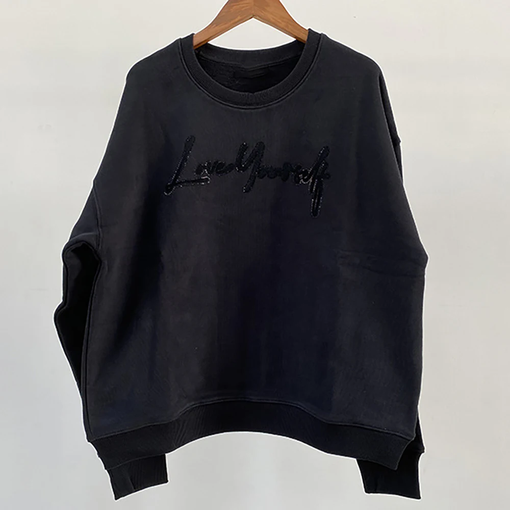 Z5W308 Sudadera negra con cuello redondo para mujer de nicho norteamericano de invierno con letras flocadas de diamante caliente