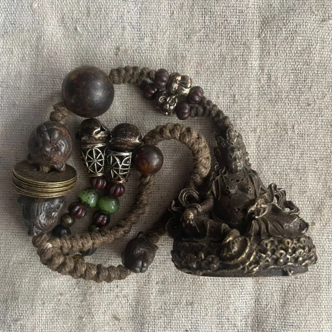 Antique Tibetan antique Guanyin pendant has fine workmanship