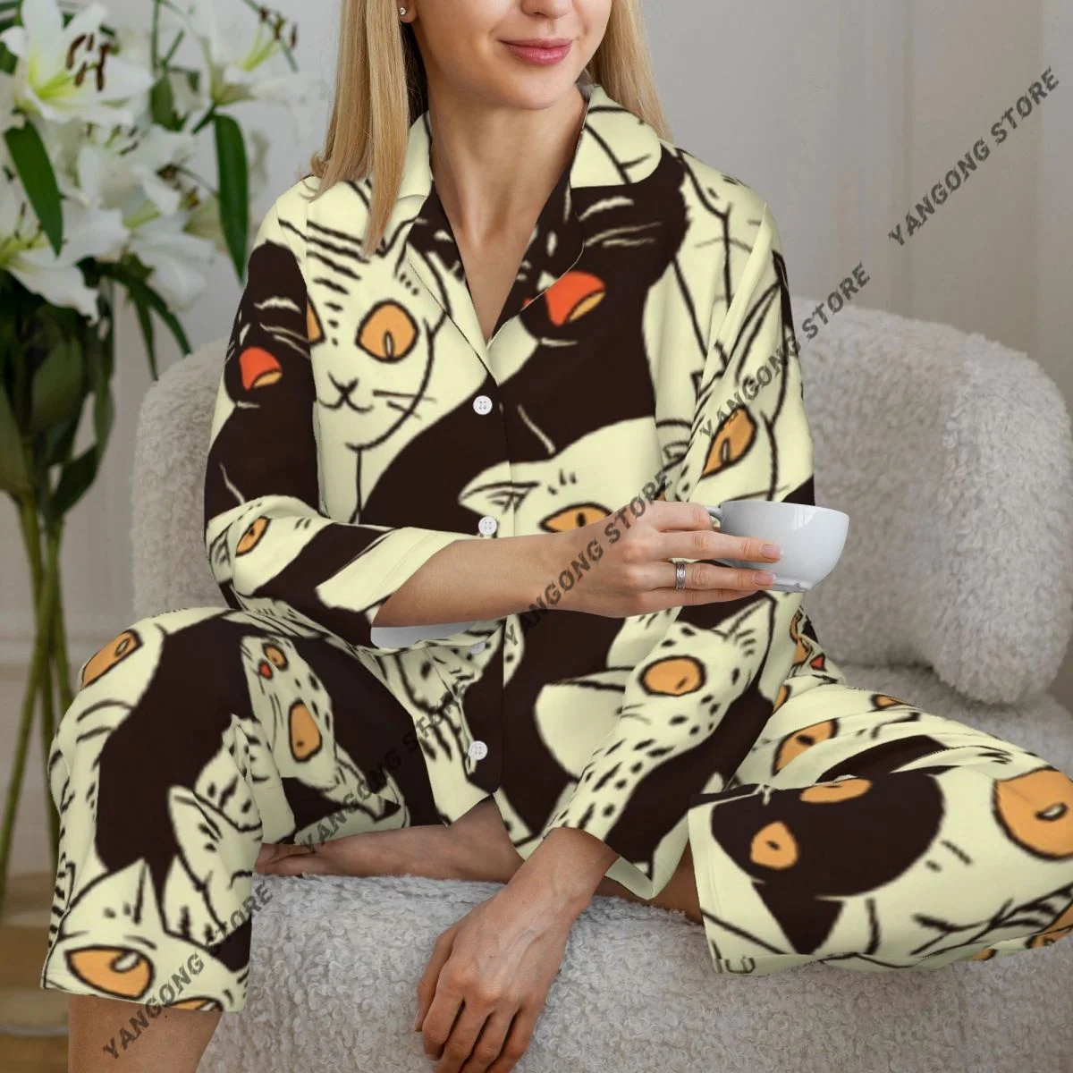 

Women Sleepwear Loungewear Modern Big Eyed Funk Style Kitties Influences Lapel Neck Shirt and Elastic Waist Pants Pajamas Set