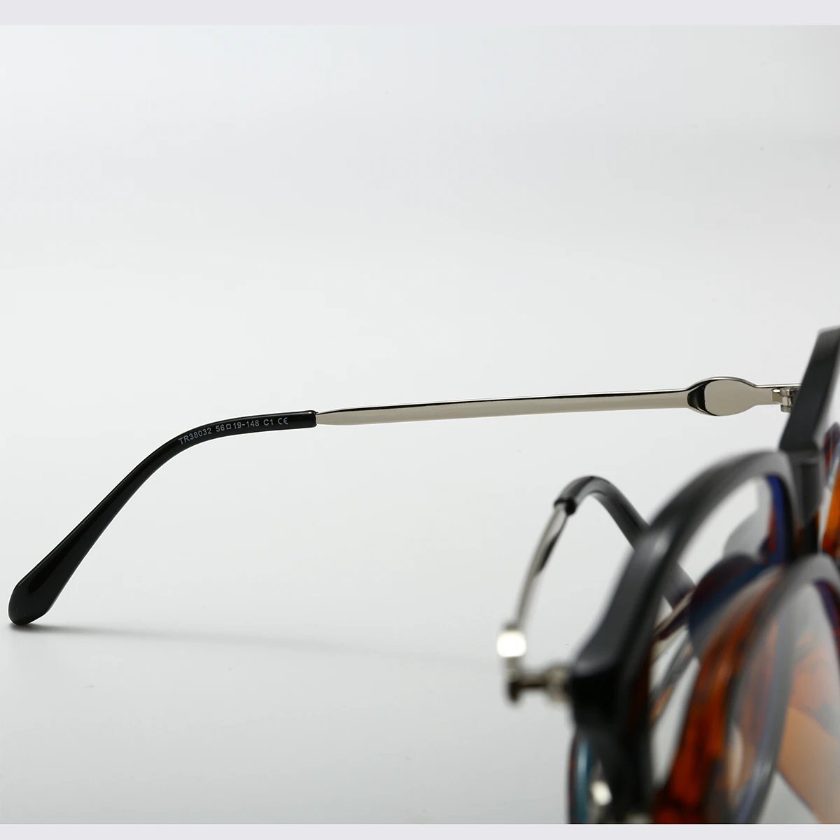 Fytoo Black Oval Reading Glasses, Tr Metal Frame, Stylish Design for Men Women, Comfortable Fit.