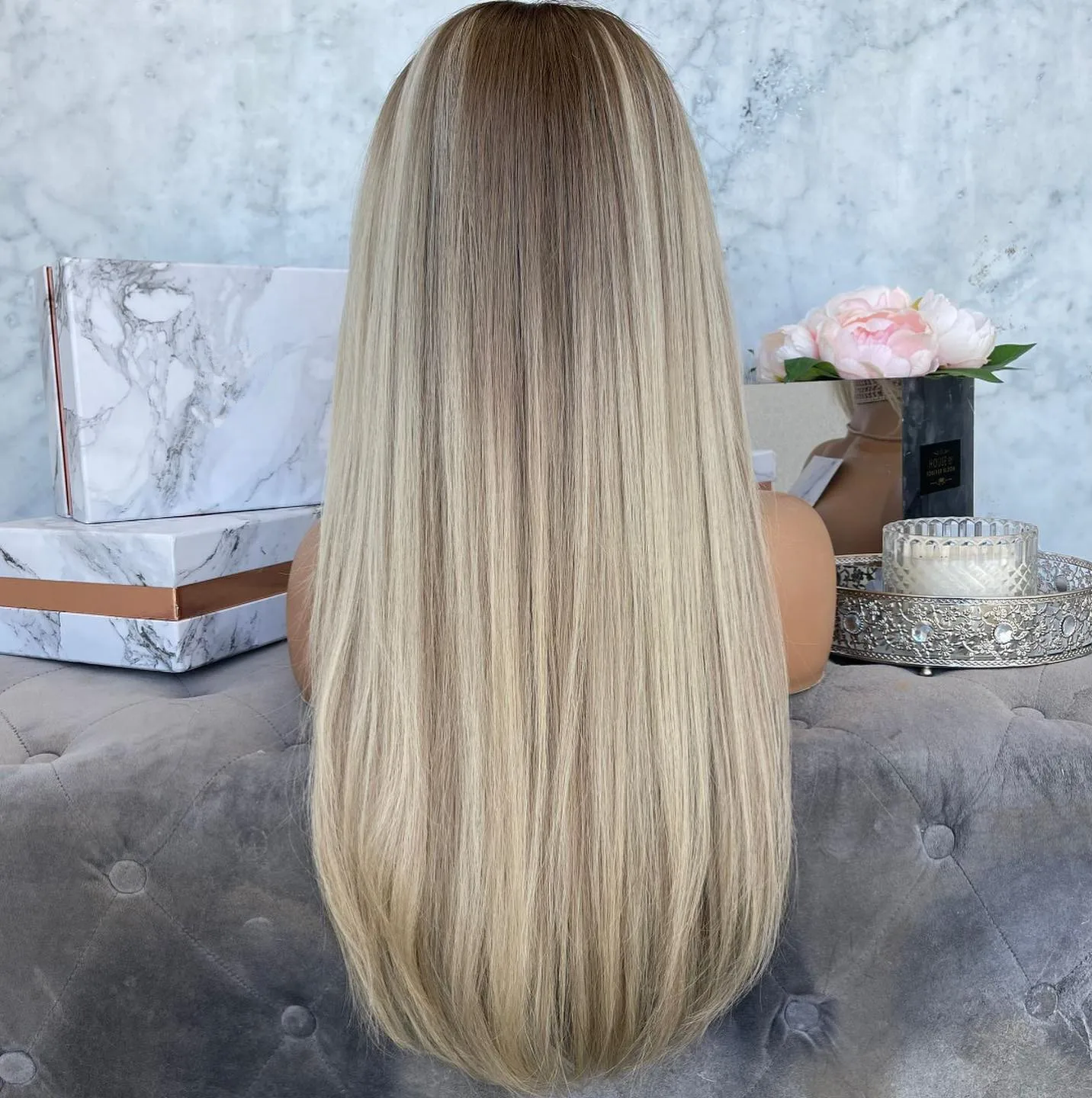 Wig Ombre Ash Blonde dengan akar coklat 22 inci Wig panjang lurus renda depan Wig rambut sintetis Wig tanpa lem Wig wanita