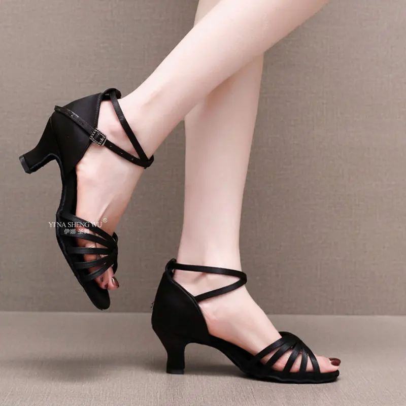 여자 라틴 댄스 신발 전문 볼룸 모던 탱고 살사 댄스 공연 신발 블랙 스웨이드 솔 5cm 미드 힐 신발