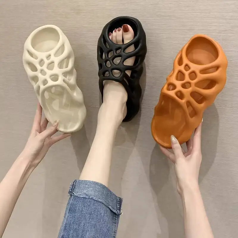 

2026 Summer Hollow Out Clogs Slippers For Women Men Fashion Thick Sole Non Slip Soft Cushion Trendy Style Casual Outdoor Slides