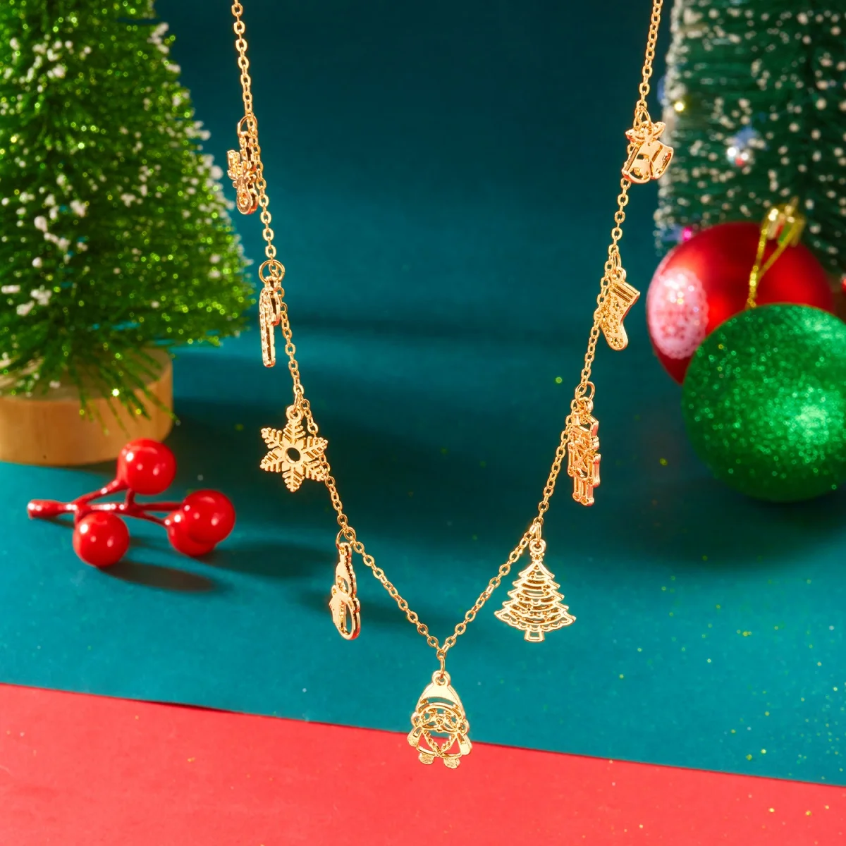 عيد الميلاد عطلة قلادة الجوف المعادن سانتا كلوز ندفة الثلج الحلوى الغزلان شجرة ثلج جرس العكاز جورب المختنق للنساء الرجال المجوهرات