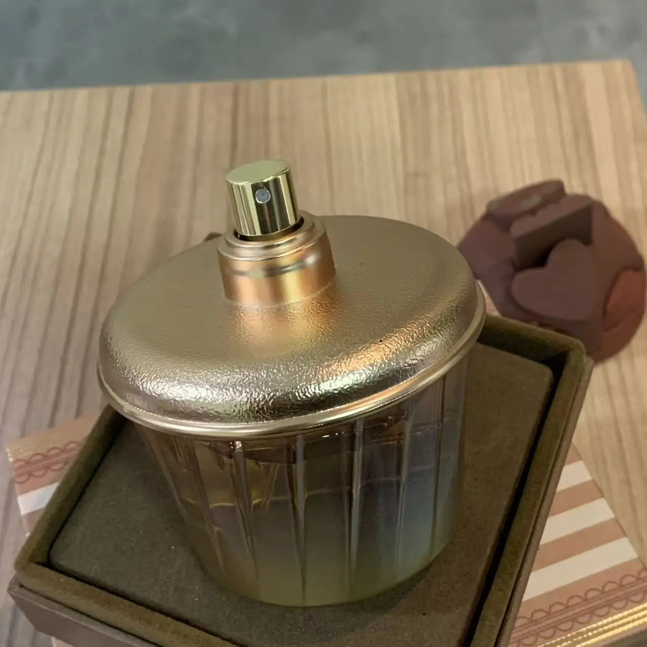 Lattafa, Give Me Gou 'rmand Choco Overse 75Ml EDP parfumspray, duurzaam voor mannen en vrouwen, is een ideale keuze voor een perfect cadeau