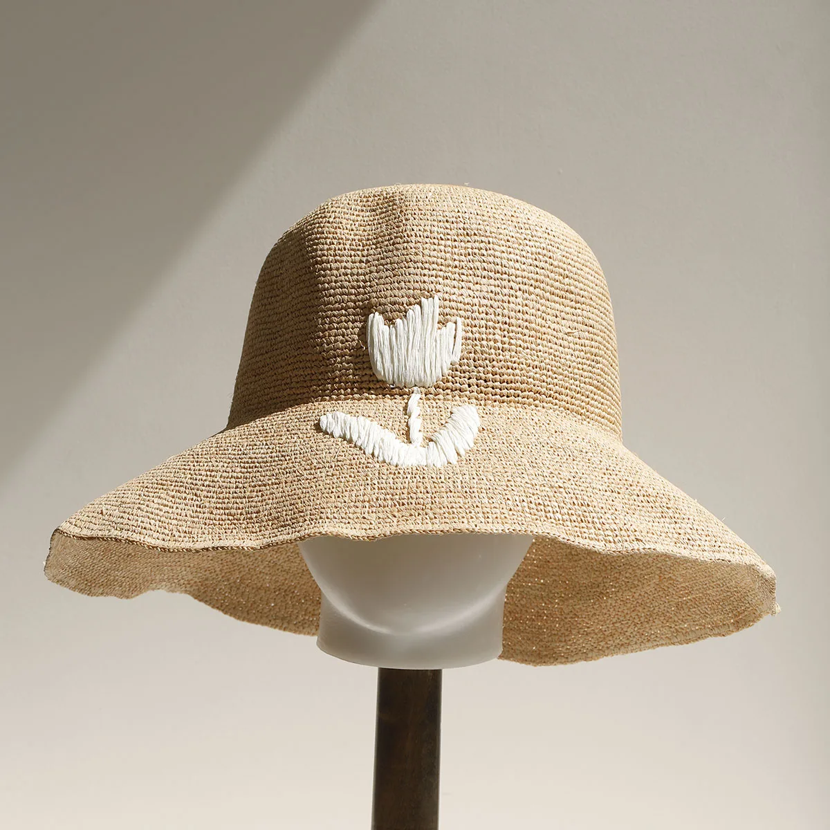 2026 Natürlicher Raffia Handgewebter Sonnenhut für Damen Sommerlicher Sonnenschutz UV-Schutz Breiter Rand Strand-Strohhut Koreanischer Designer Blockhut – Detail 9
