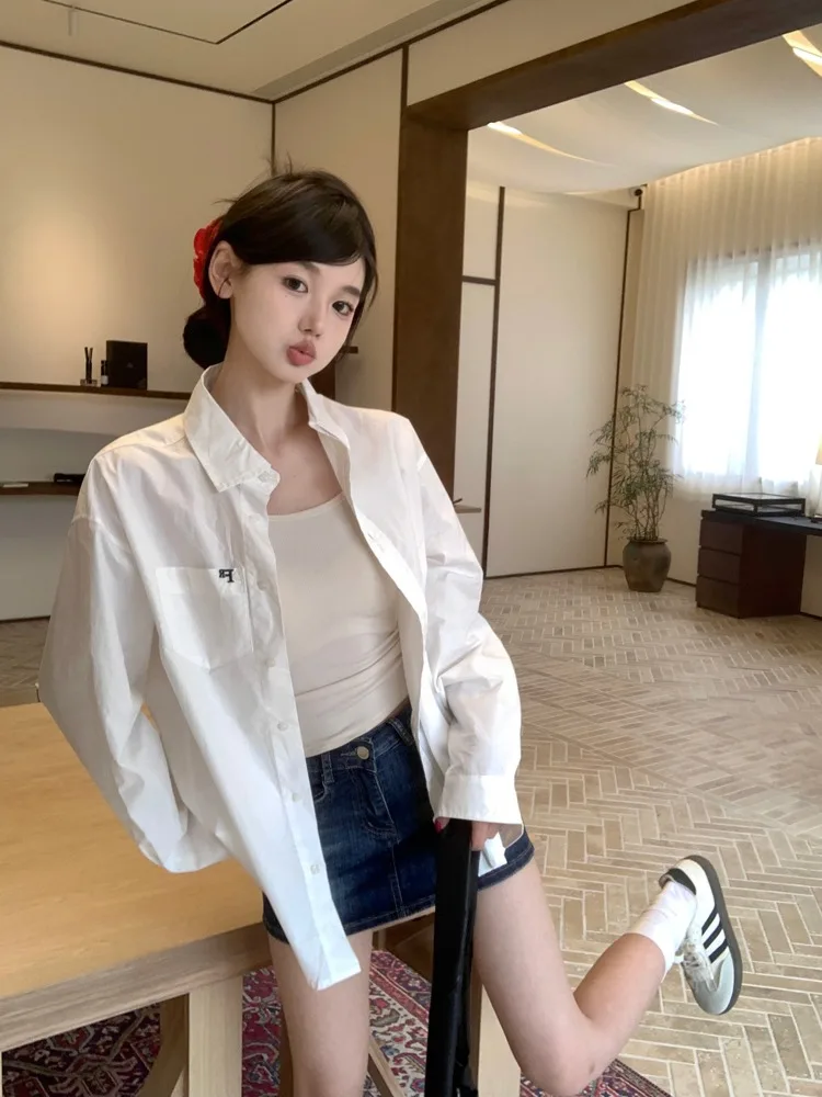 

Повседневная свободная женская белая рубашка с вышивкой букв, защита от солнца, модный стиль, универсальная, осенний сезон, длинный рукав