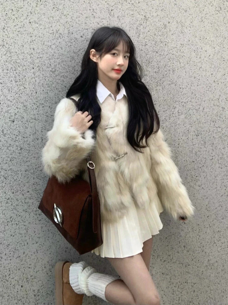 2025 New eco-friendly fox fur coat for women's winter, short, fashionable and stylish, petite thickened fur top