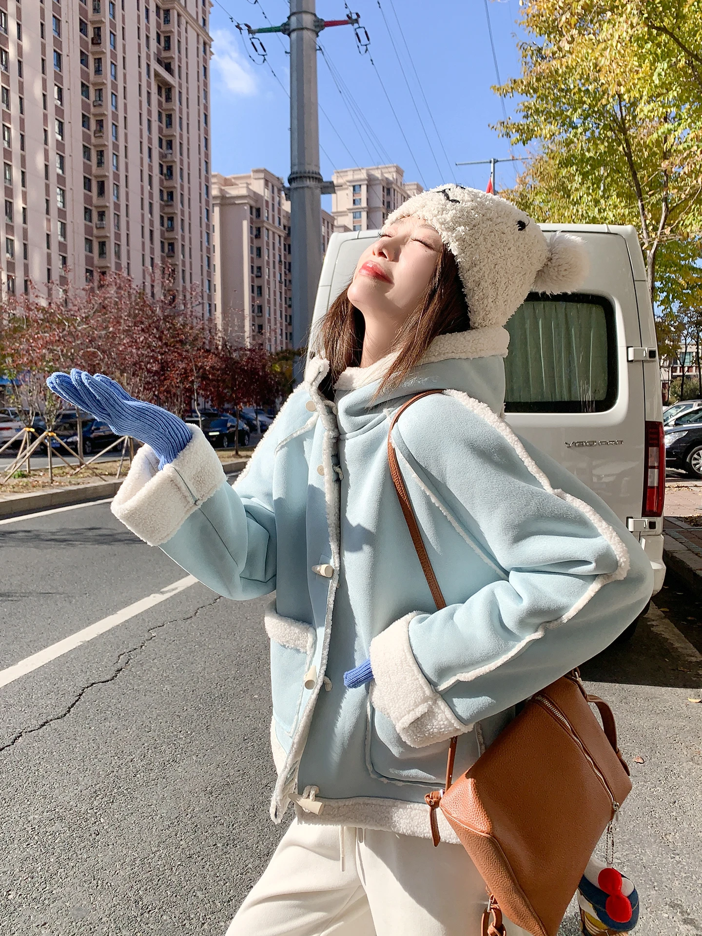 

Корейская женская свободная теплая шуба из овечьего меха со шляпой, верхняя одежда из натуральной кожи и меха синего цвета, Новое поступление, зимний сезон