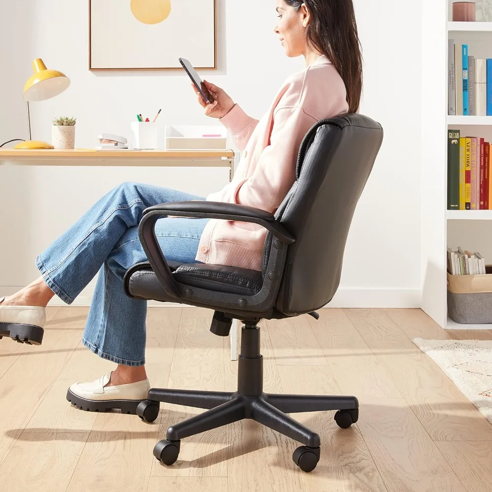 Silla de escritorio para ordenador de oficina, sillón con reposabrazos acolchados, espalda media ajustable, giratorio de 360 libras, capacidad de 275 libras, piel sintética