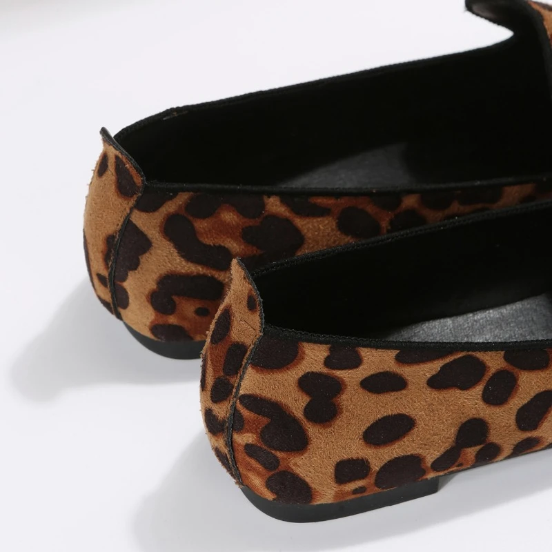 2024 nuove scarpe di vendita calde per le donne moda appartamenti da donna scarpe con stampa leopardata mocassini piatti con scarpe da donna con