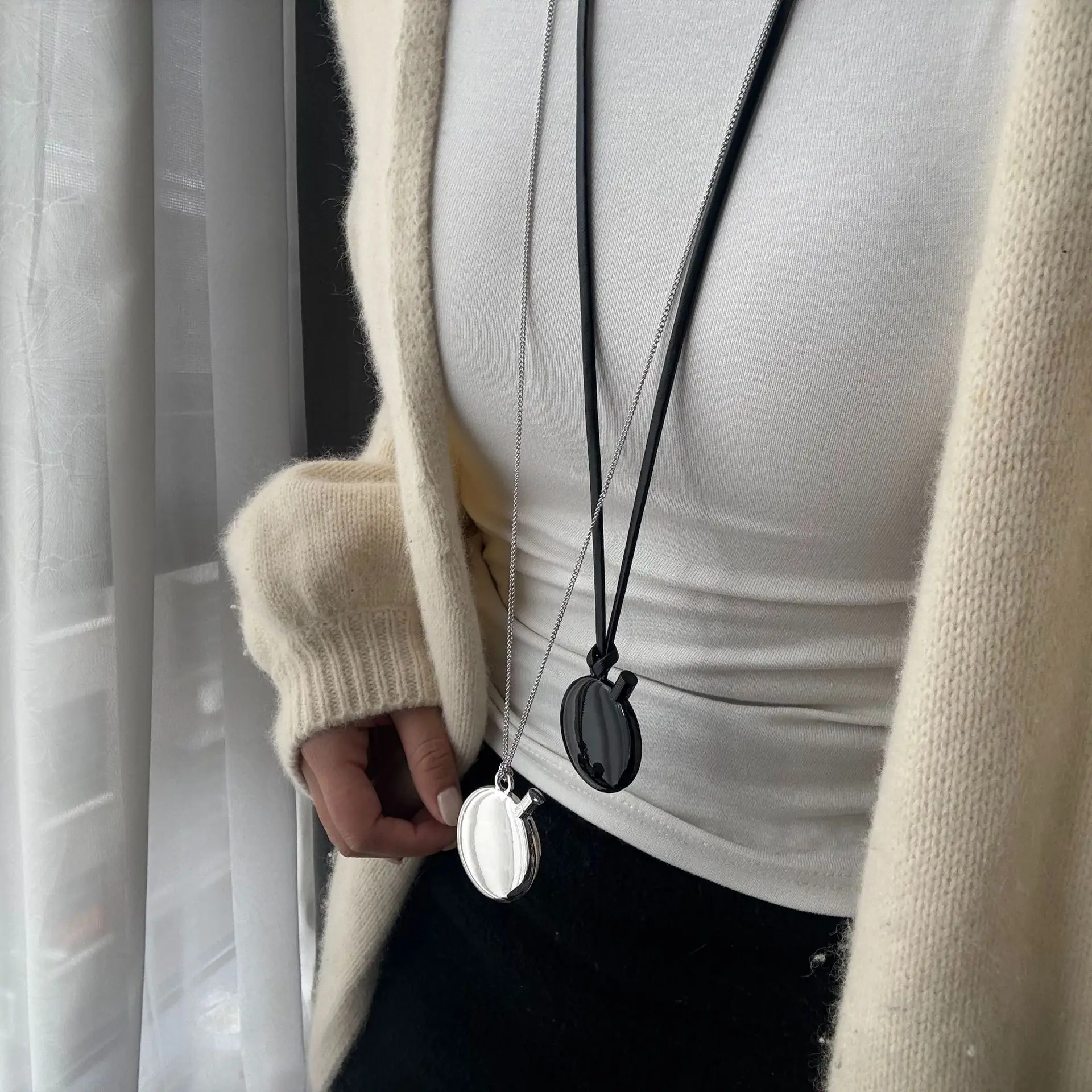Metal Large Bottle Pendant Long Necklace for Women Adjustable Black Rope Sweater Chain Simple Girls Fashion Accessory New