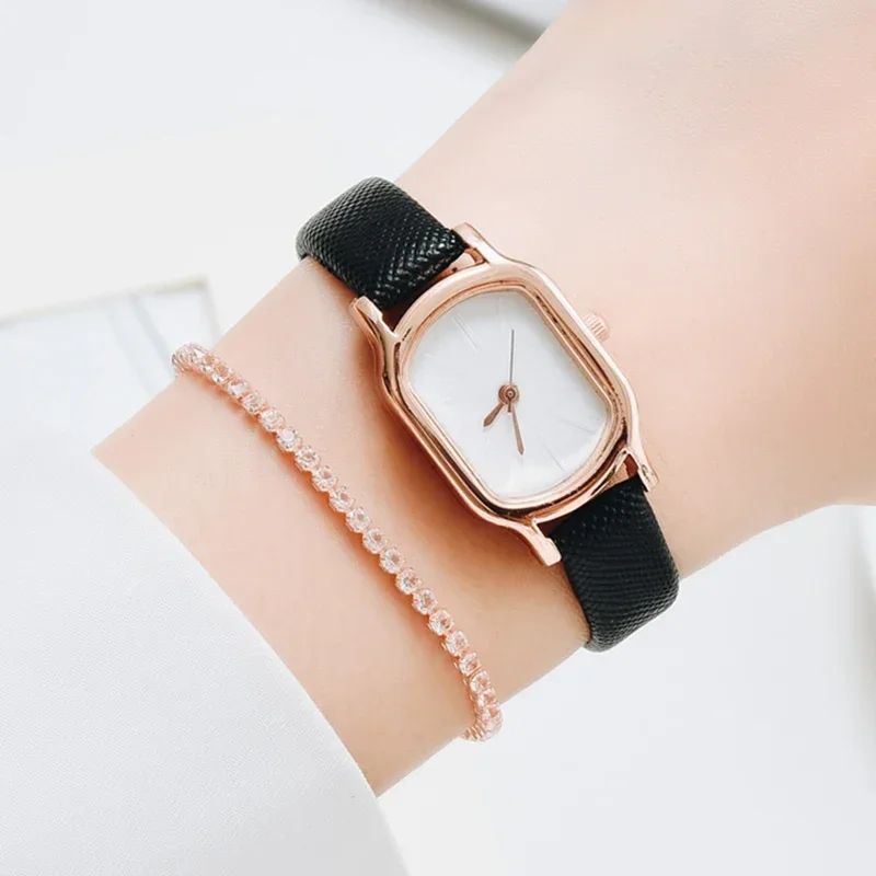 

Women's Fashion Black Small Watches Vintage Leather Ladies Wrist Watches Simple Oval Dial Dress Retro Female Quartz Wristwatches