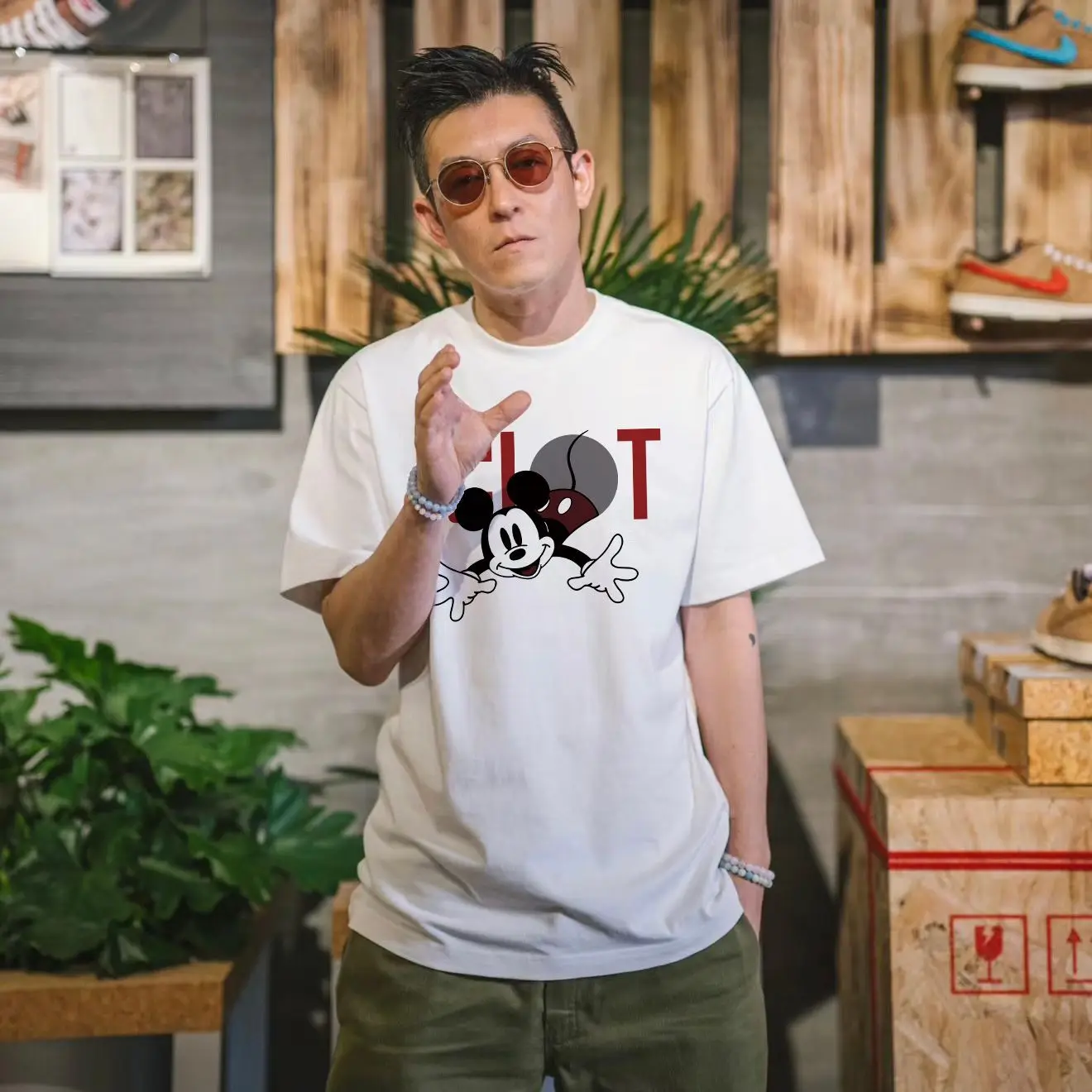 

Clot X Disney White T-shirt Mickey Mouse Print Red Logo Cotton Streetwear Short Sleeve Casual Top Mens Fashion Collab