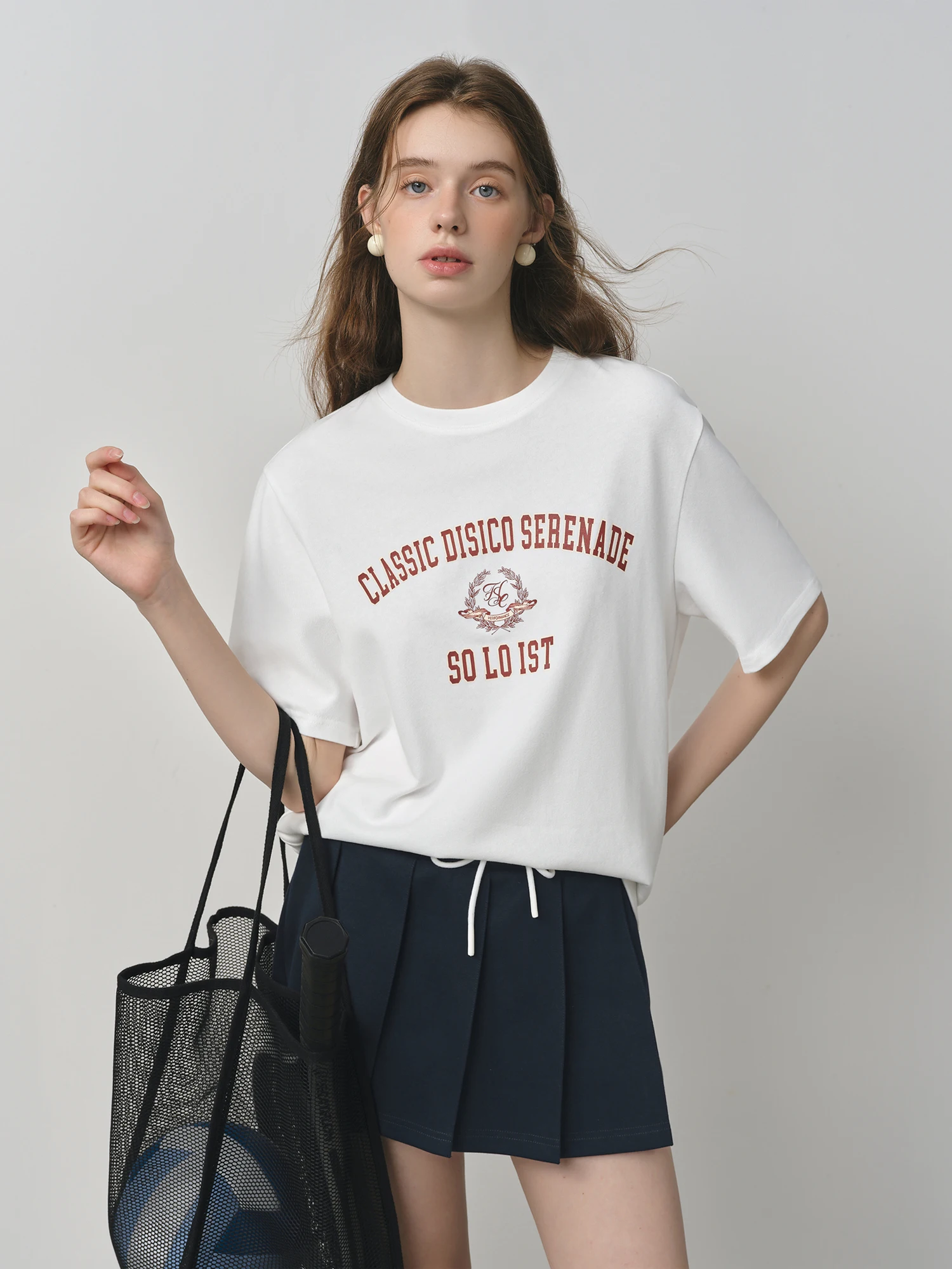 FSLE 2025 ใหม่ 30% Cotton Casual Retro Letter พิมพ์เสื้อยืดแขนสั้นผู้หญิง 2025 ใหม่มาถึงรอบคอด้านบน 25FS13294
