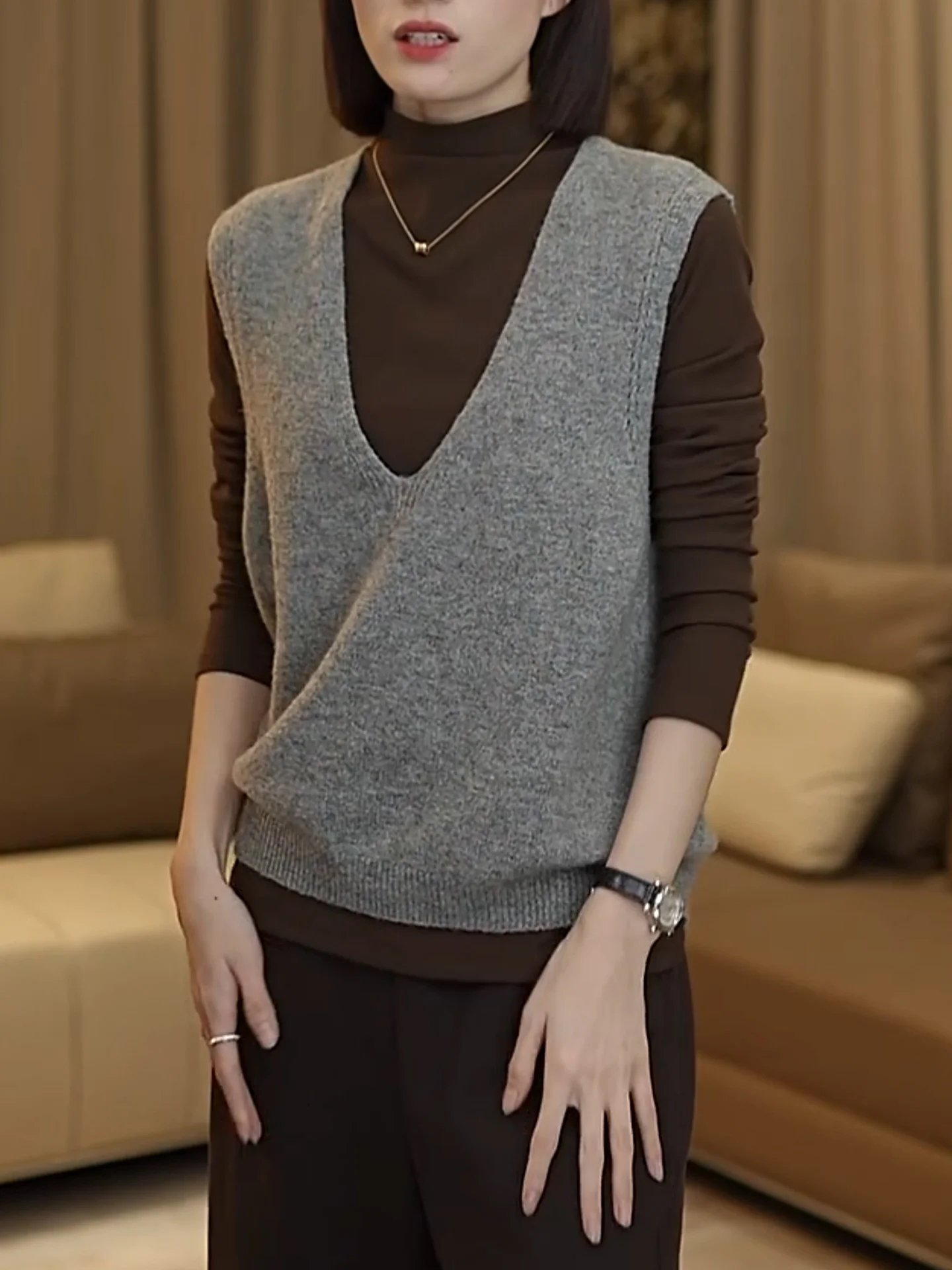 

Корейский дизайн, V-образный вырез, вязаный жилет, осень-зима 2025, новинка, большие размеры, модный женский топ, теплый и стильный
