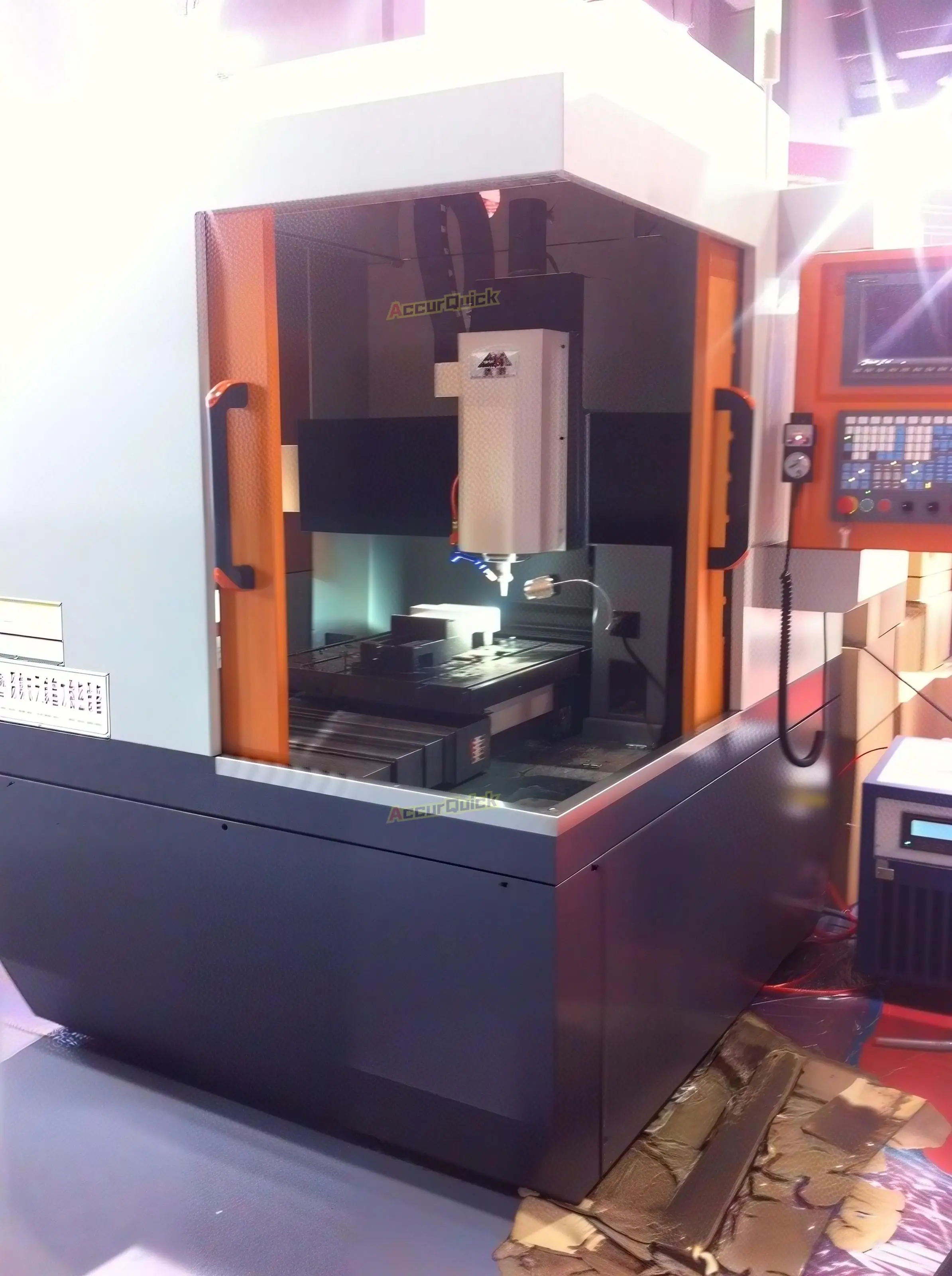 Iron Frame 6060 CNC Milling Machine 5.5KW Metal Engraving Machine for Mould Mold Making