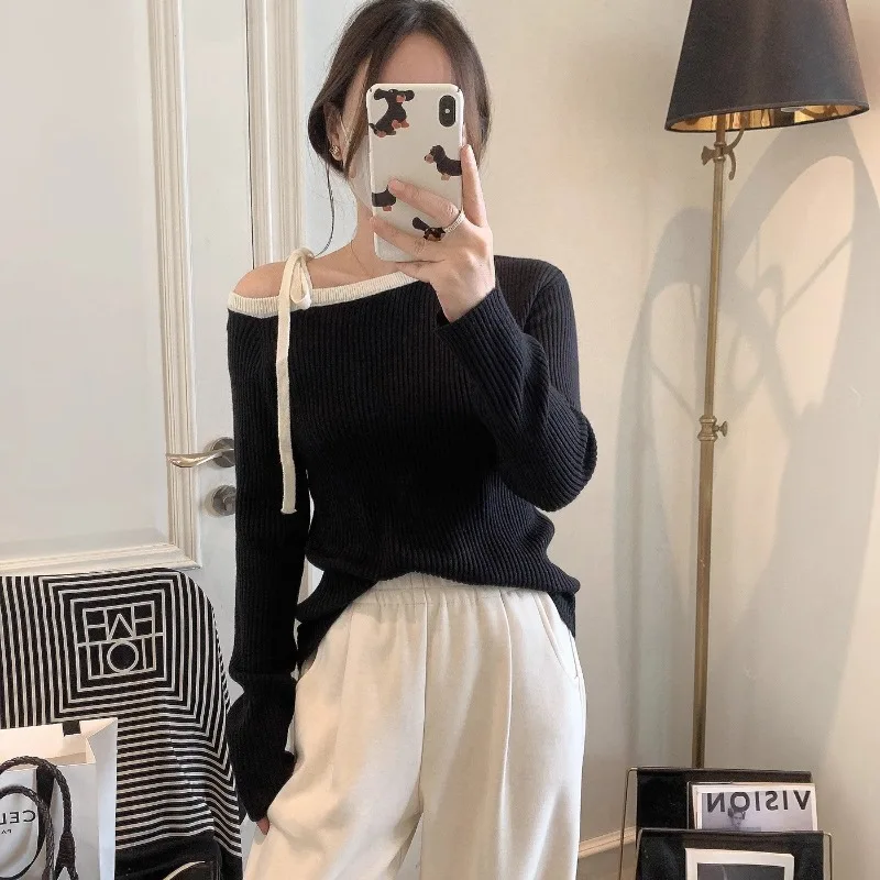 Minimamente cor contrastante fora do ombro emagrecimento camisola de malha de manga longa feminina outono inverno suave casual pulôver topos